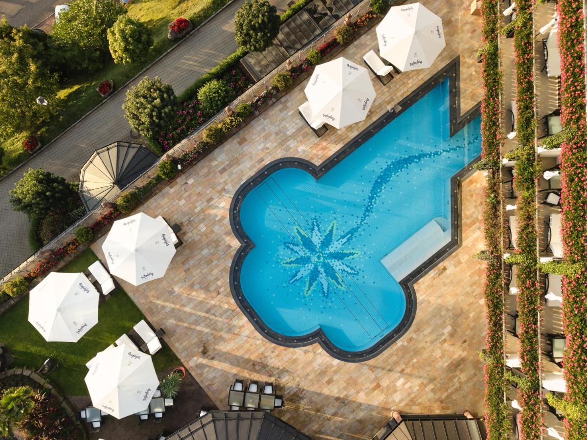 Der Swimmingpool an oder in der Nähe von Hotel Dollenberg