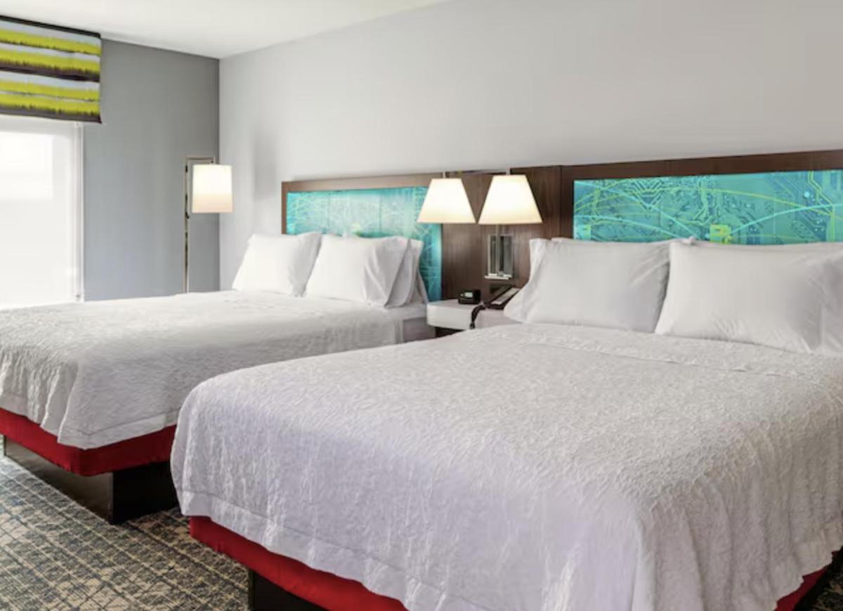 Hampton Inn Manitowoc - Housity