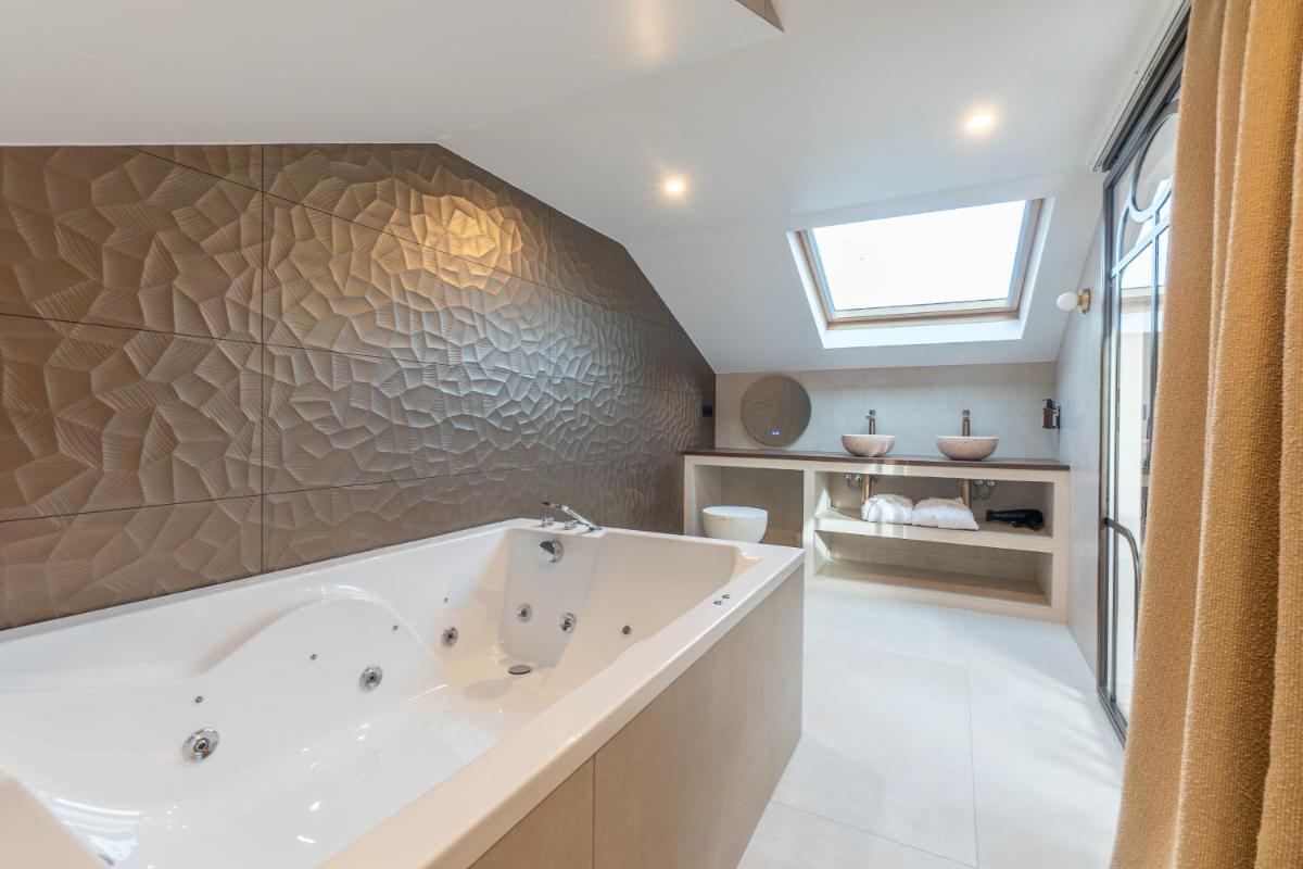 Salle de bains dans l'établissement Atypik Hotel