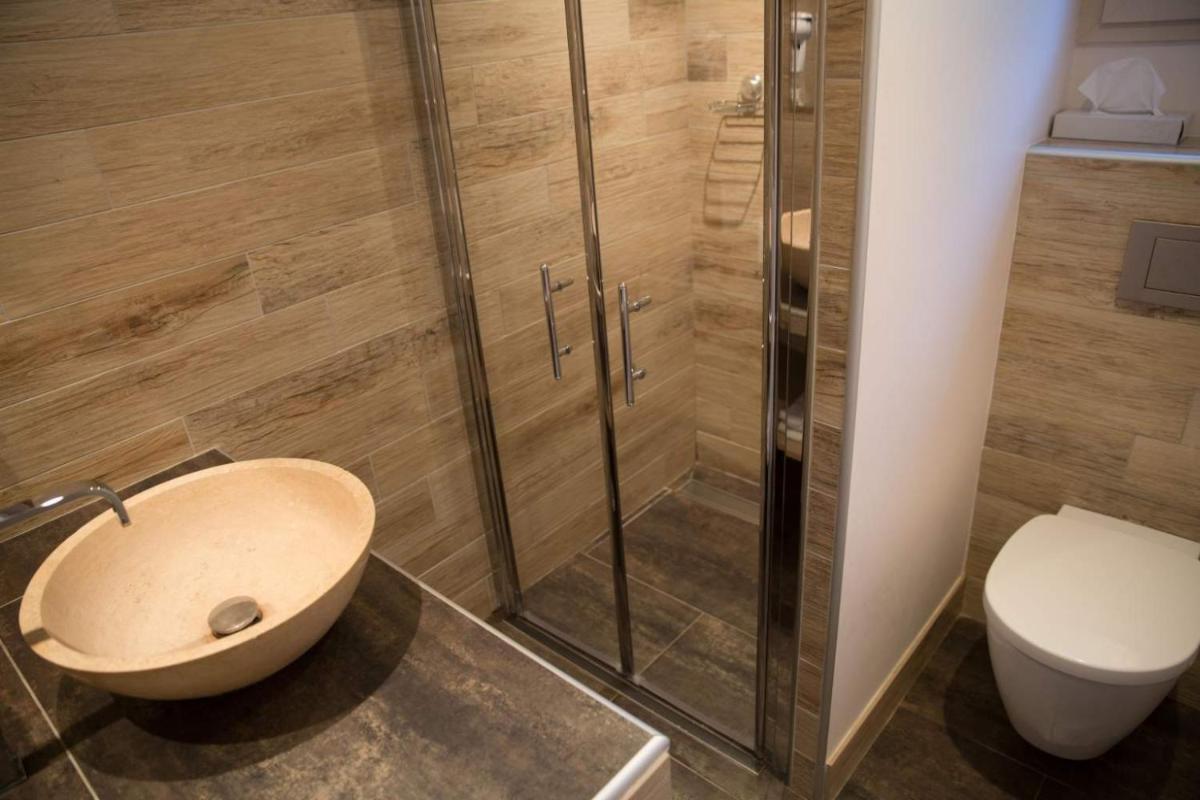 Salle de bains dans l'établissement Mas De La Senancole & Spa