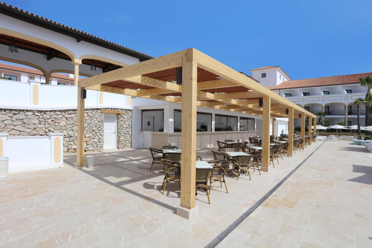 Un restaurante o sitio para comer en Iberostar Selection Andalucia Playa
