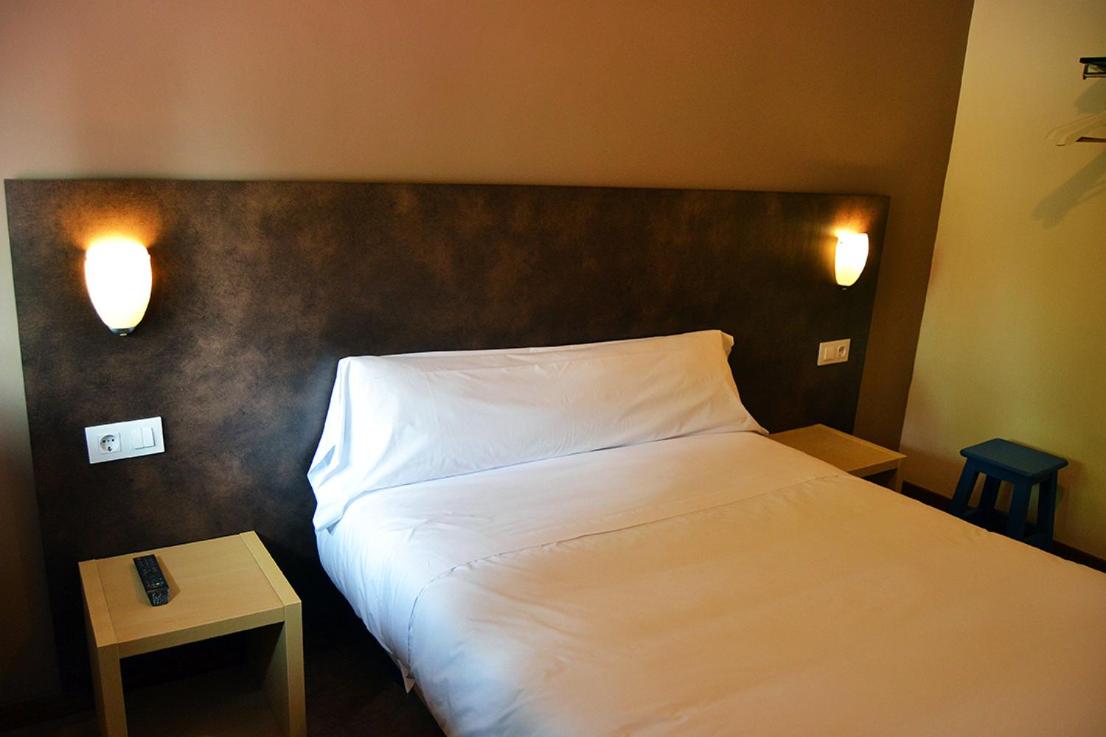 Hostal Restaurante Los Mellizos - Housity