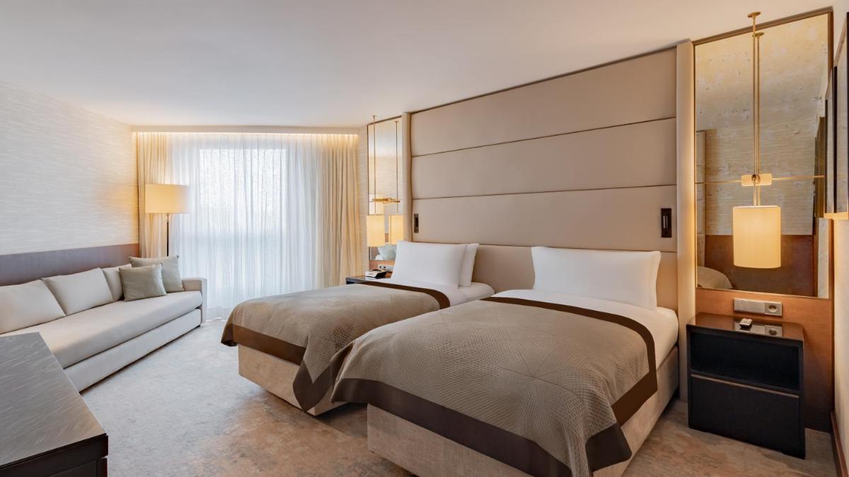 Ein Bett oder Betten in einem Zimmer der Unterkunft InterContinental Berlin by IHG