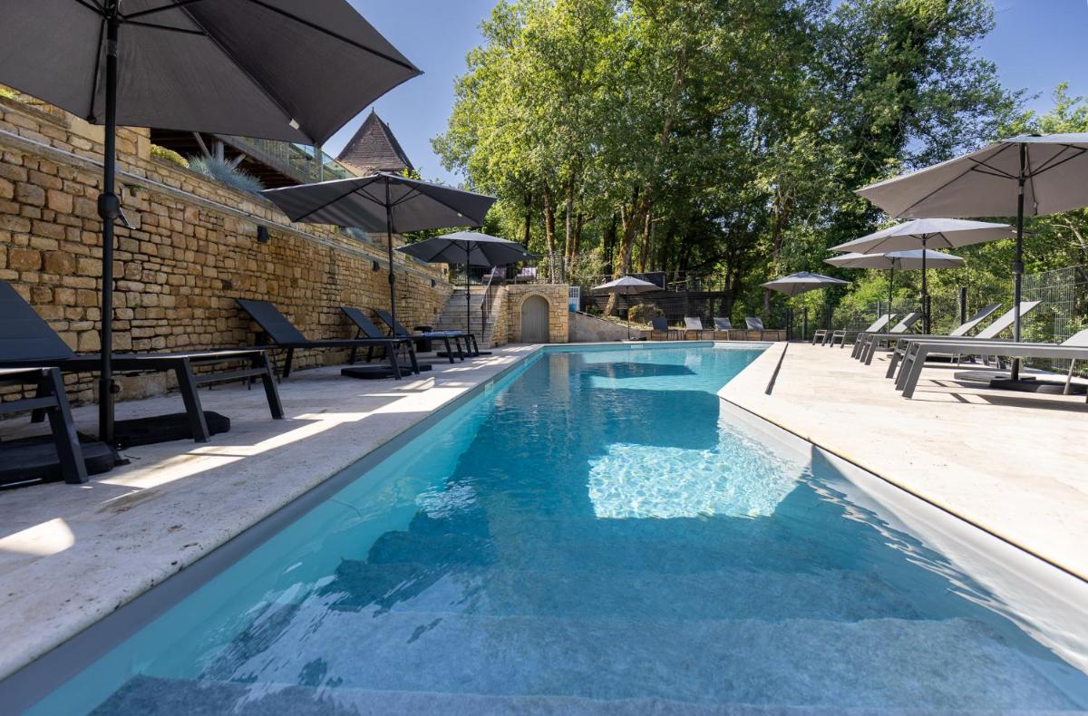 Piscine de l'établissement La Perle de Domme ou située à proximité