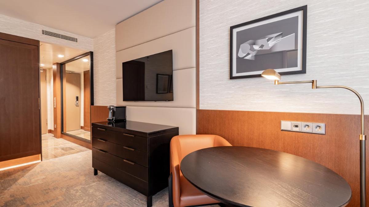 TV/Unterhaltungsangebot in der Unterkunft InterContinental Berlin by IHG