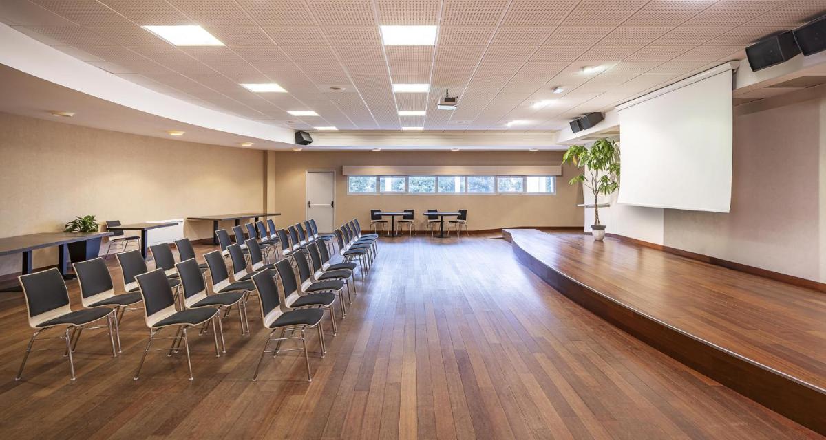 Espace de conférence ou salle de réunion dans l'établissement Best Western Côte des Sables Plouescat