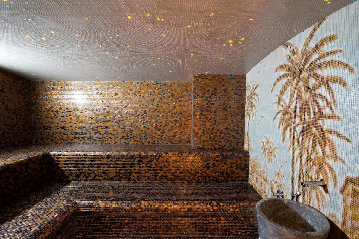 Coin salon dans l'établissement Hôtel Le Nouveau Monde