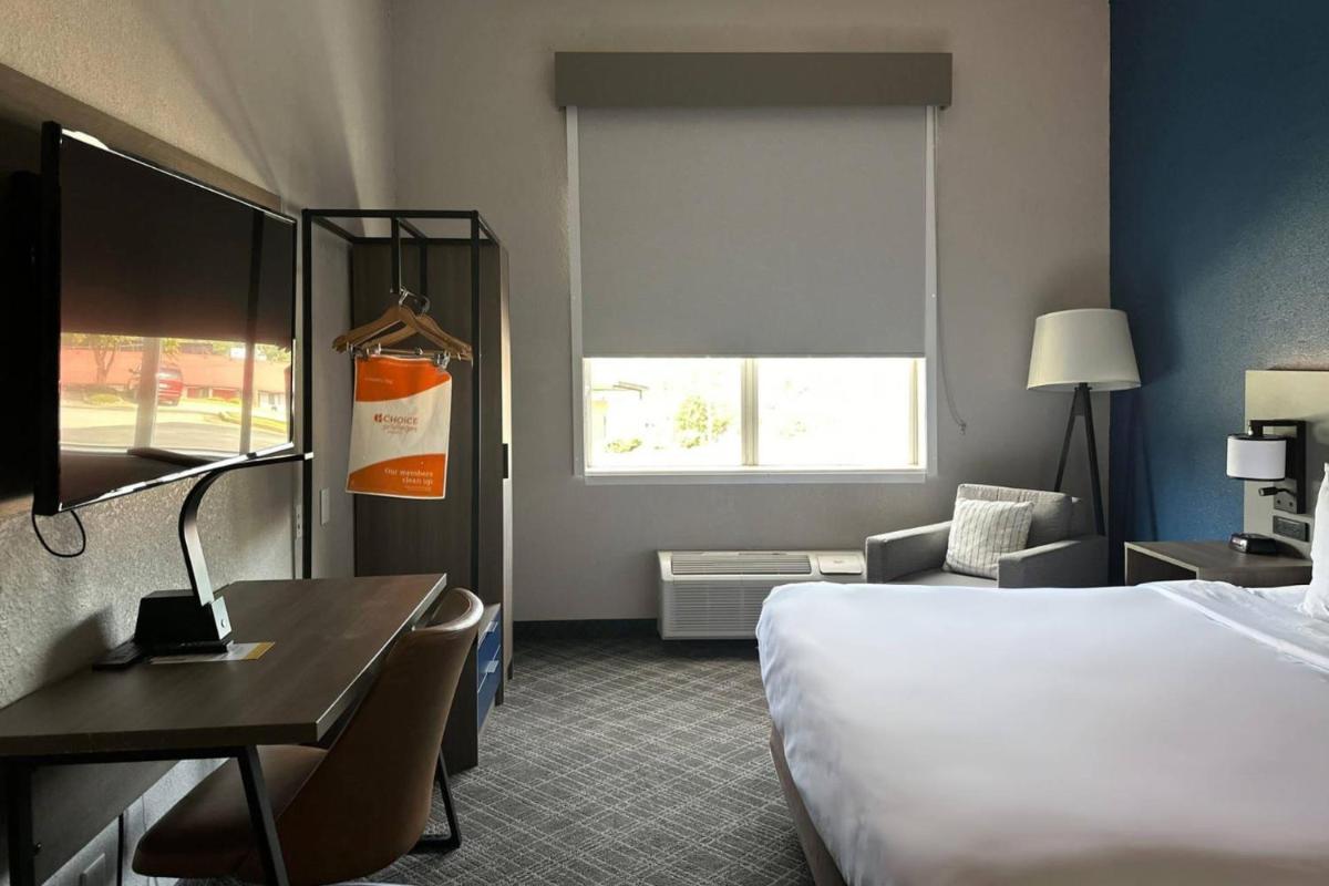 Comfort Inn & Suites Calhoun South - Housity
