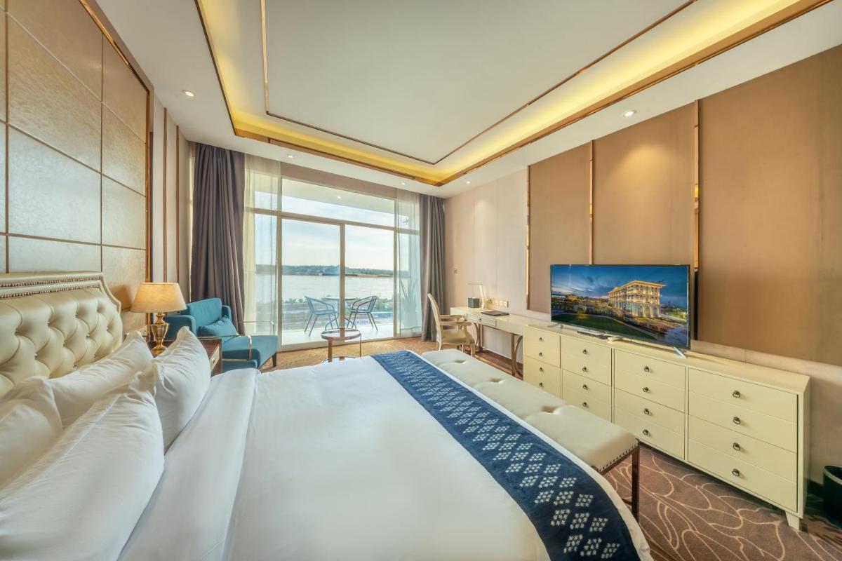 ST Hotel Wattay Airport - Housity