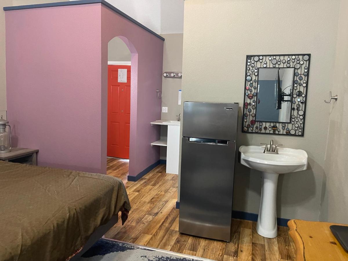 Cabins on Main Longmont - Housity
