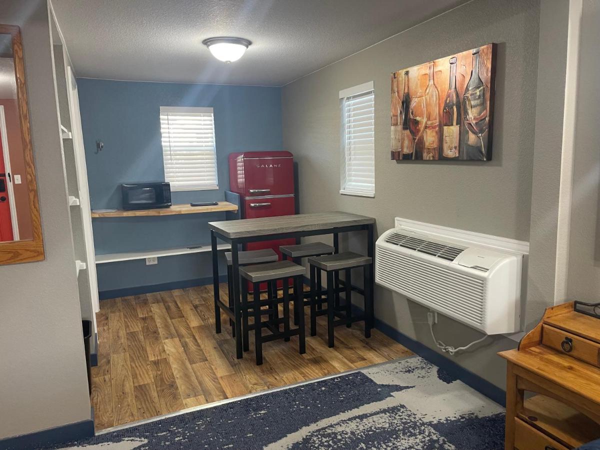 Cabins on Main Longmont - Housity