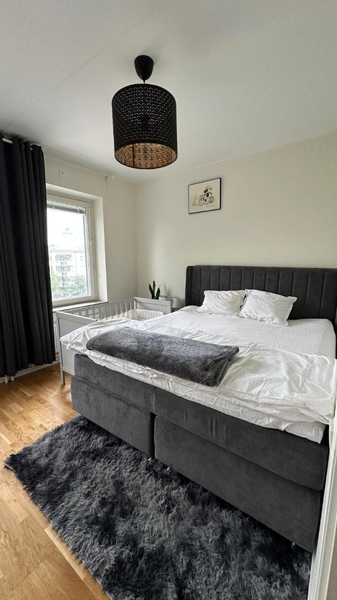 Cozy Stay -3 mins from Kallhäll Station - Housity