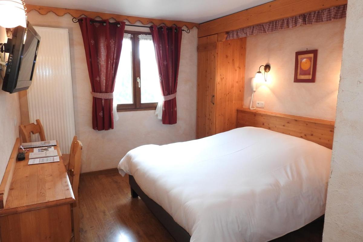 Télévision ou salle de divertissement dans l'établissement Hôtel Belalp