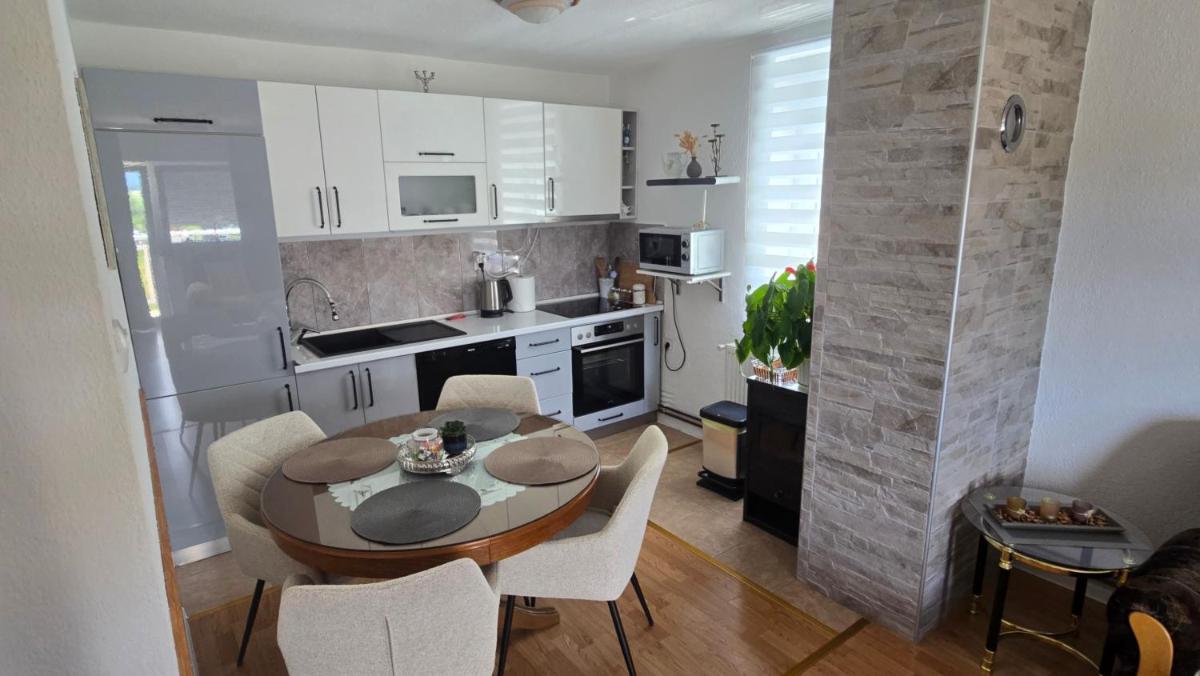 Apartment Dolic - Housity