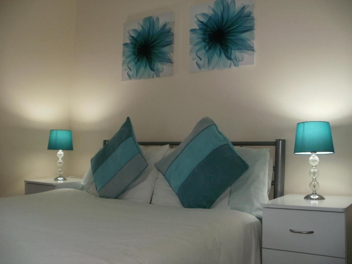 London Heathrow Guesthouse - Housity
