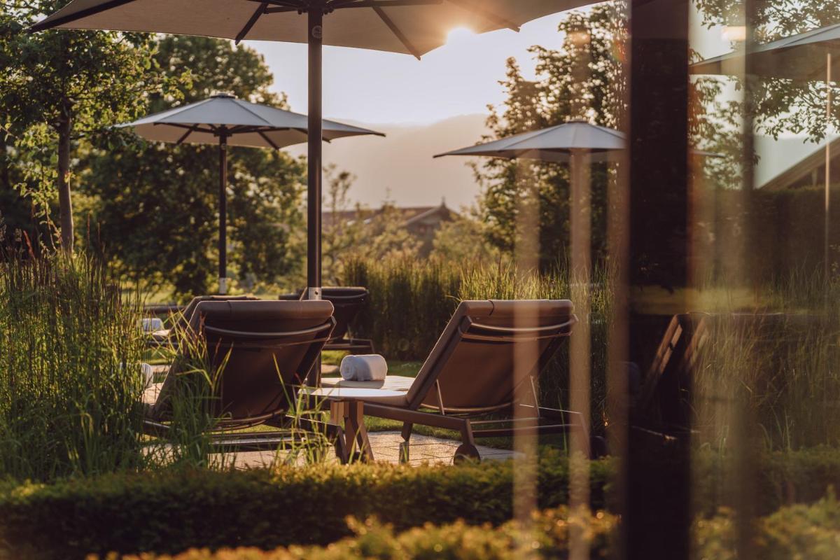 Ein Garten an der Unterkunft Parkhotel Egerner Höfe