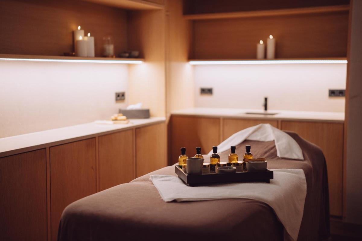 Ein Bett oder Betten in einem Zimmer der Unterkunft Parkhotel Egerner Höfe