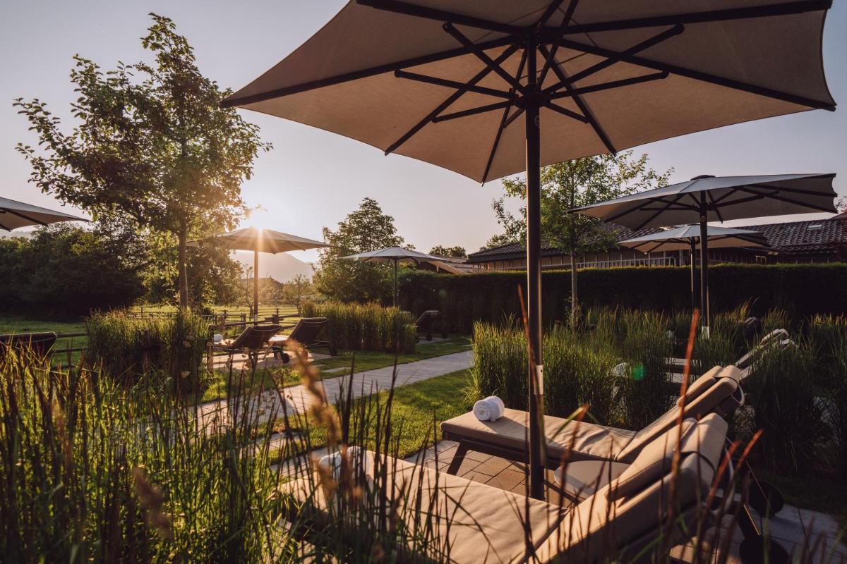 Ein Garten an der Unterkunft Parkhotel Egerner Höfe
