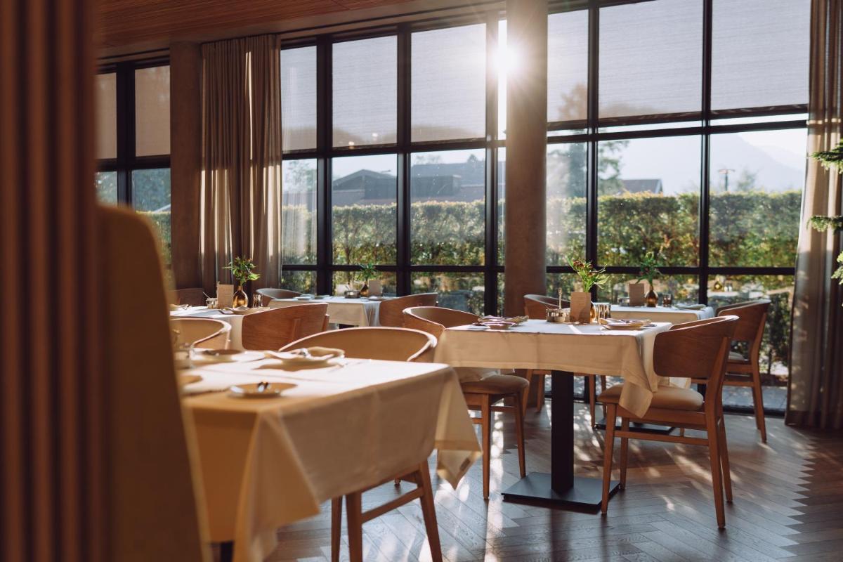 Ein Restaurant oder anderes Speiselokal in der Unterkunft Parkhotel Egerner Höfe