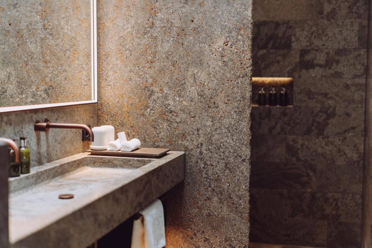 Ein Badezimmer in der Unterkunft Parkhotel Egerner Höfe