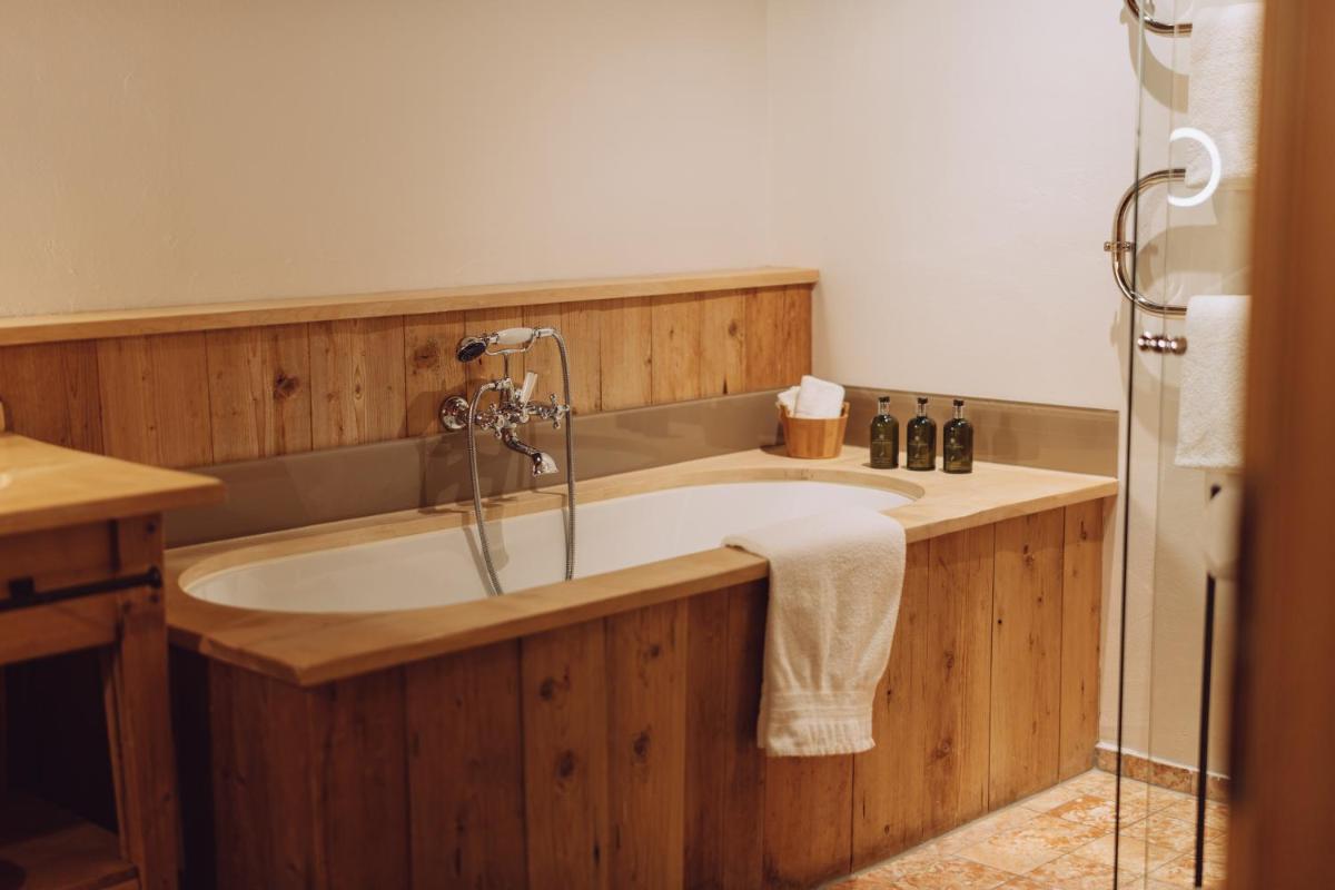 Ein Badezimmer in der Unterkunft Parkhotel Egerner Höfe