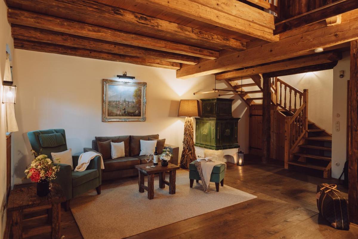 Ein Sitzbereich in der Unterkunft Parkhotel Egerner Höfe