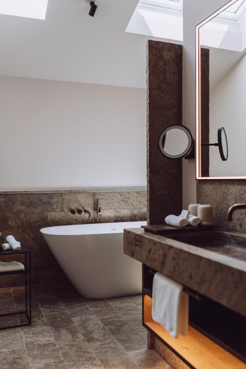 Ein Badezimmer in der Unterkunft Parkhotel Egerner Höfe