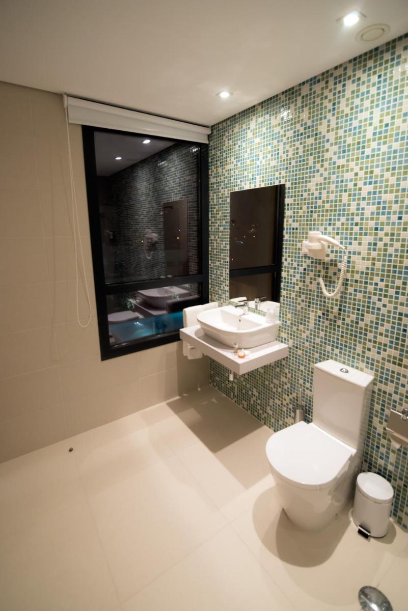 Uma casa de banho em LAM Hotel Celorico de Basto