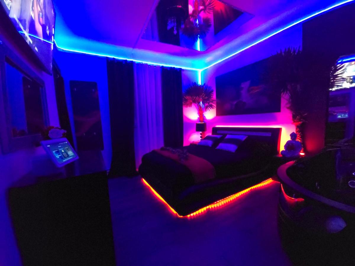 The White Home Broadway Love Room - Hizvo