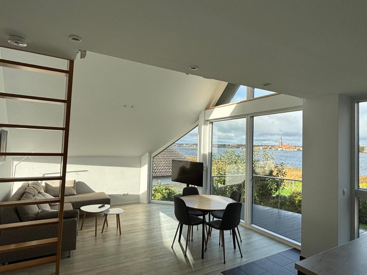 Lichtdurchflutete Ferienwohnung mit direktem Schleiblick - Housity