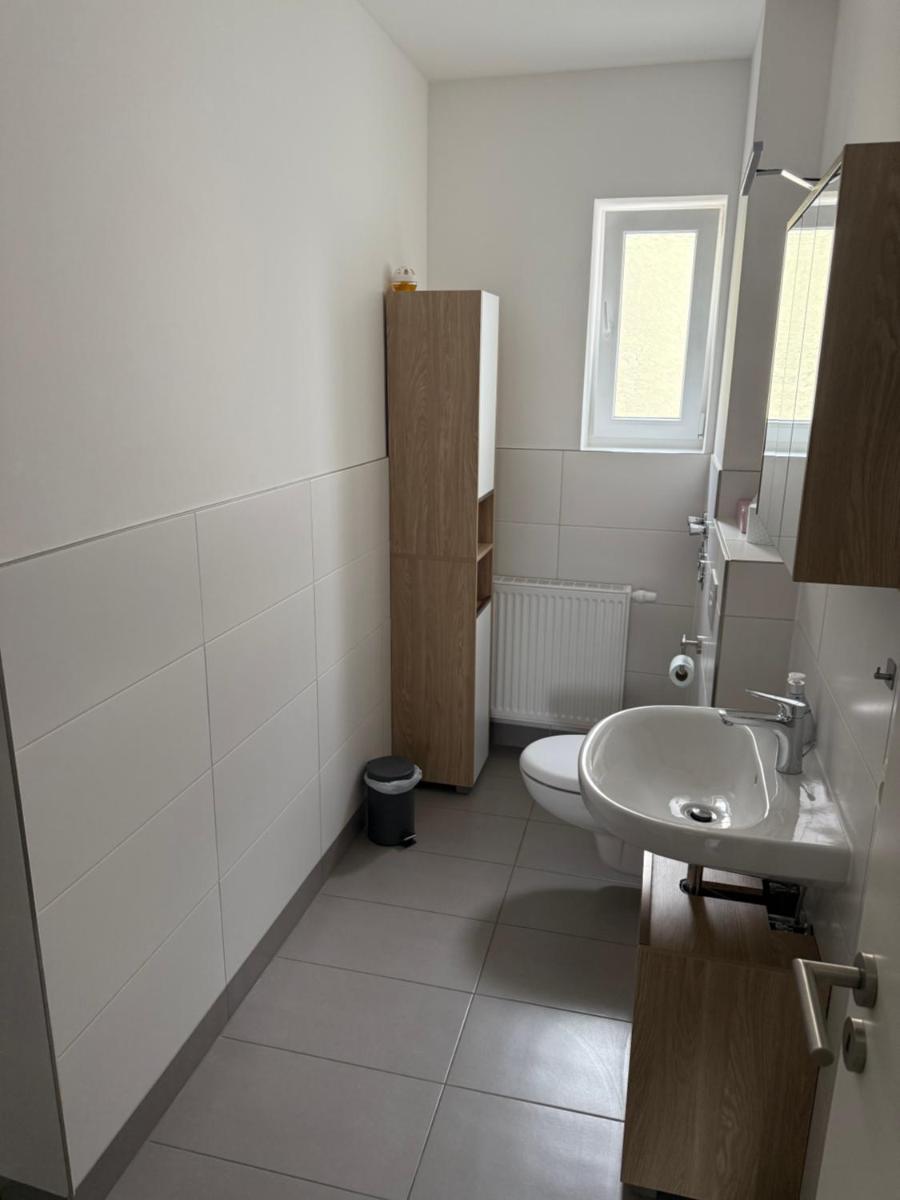 Tolles Apartment in Magdeburg-Salbke mit Balkon und WiFi - Housity