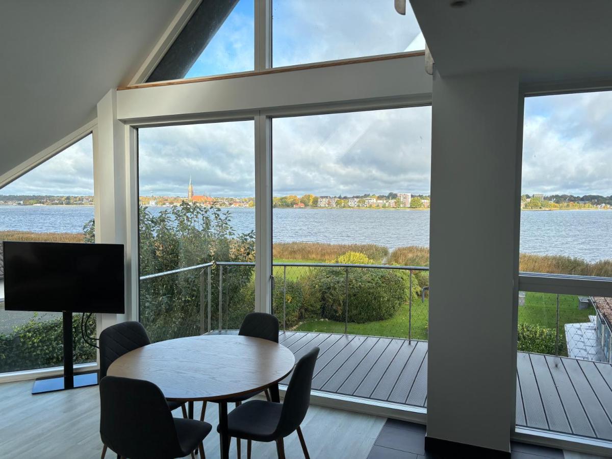 Lichtdurchflutete Ferienwohnung mit direktem Schleiblick - Housity