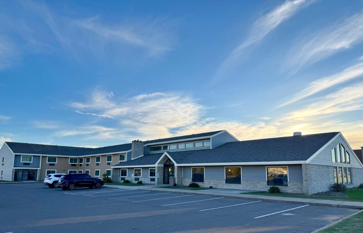 AmericInn by Wyndham Rice Lake - Housity