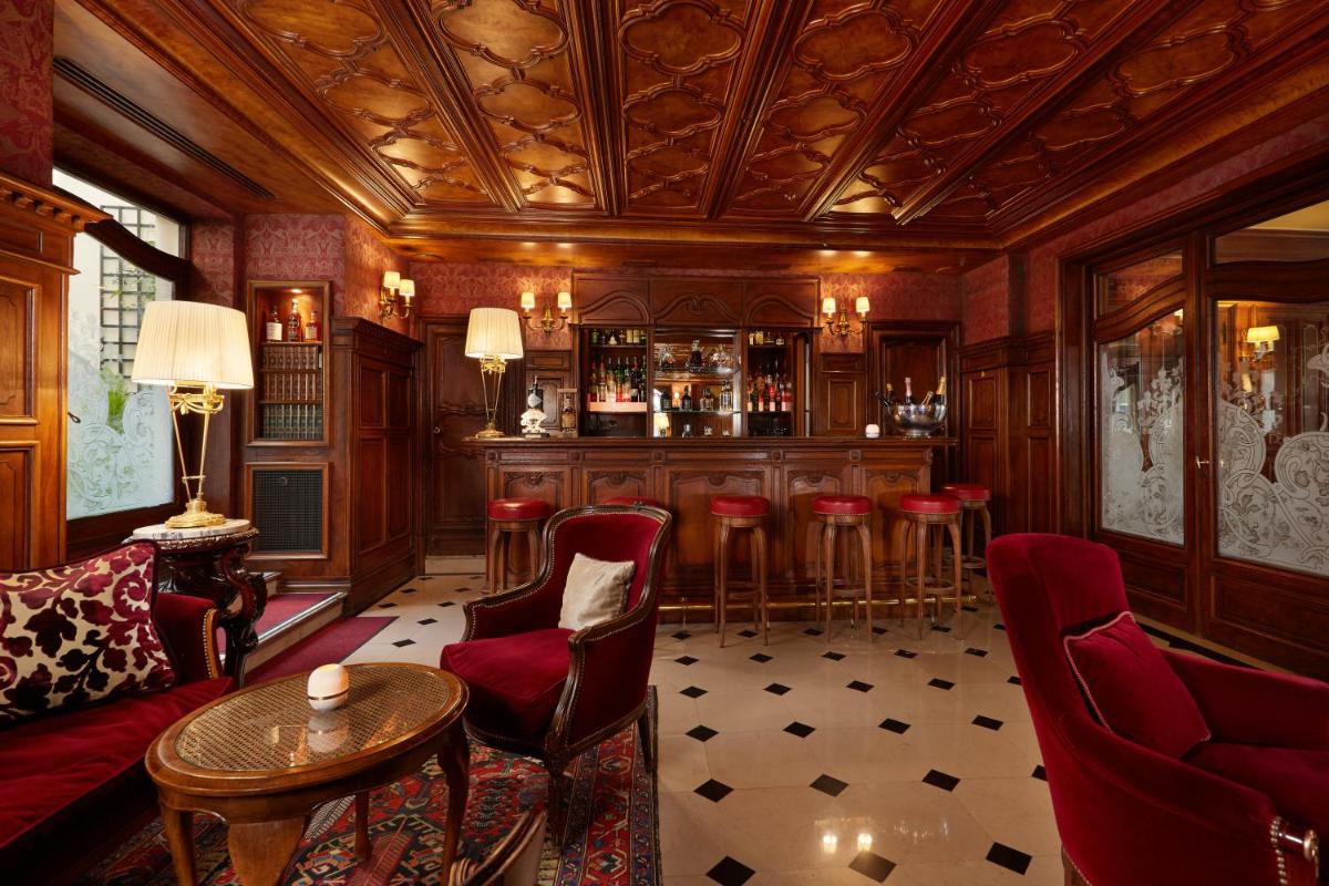 Coin salon dans l'établissement Hôtel Regina Louvre Coin salon dans l'établissement Hôtel Regina Louvre