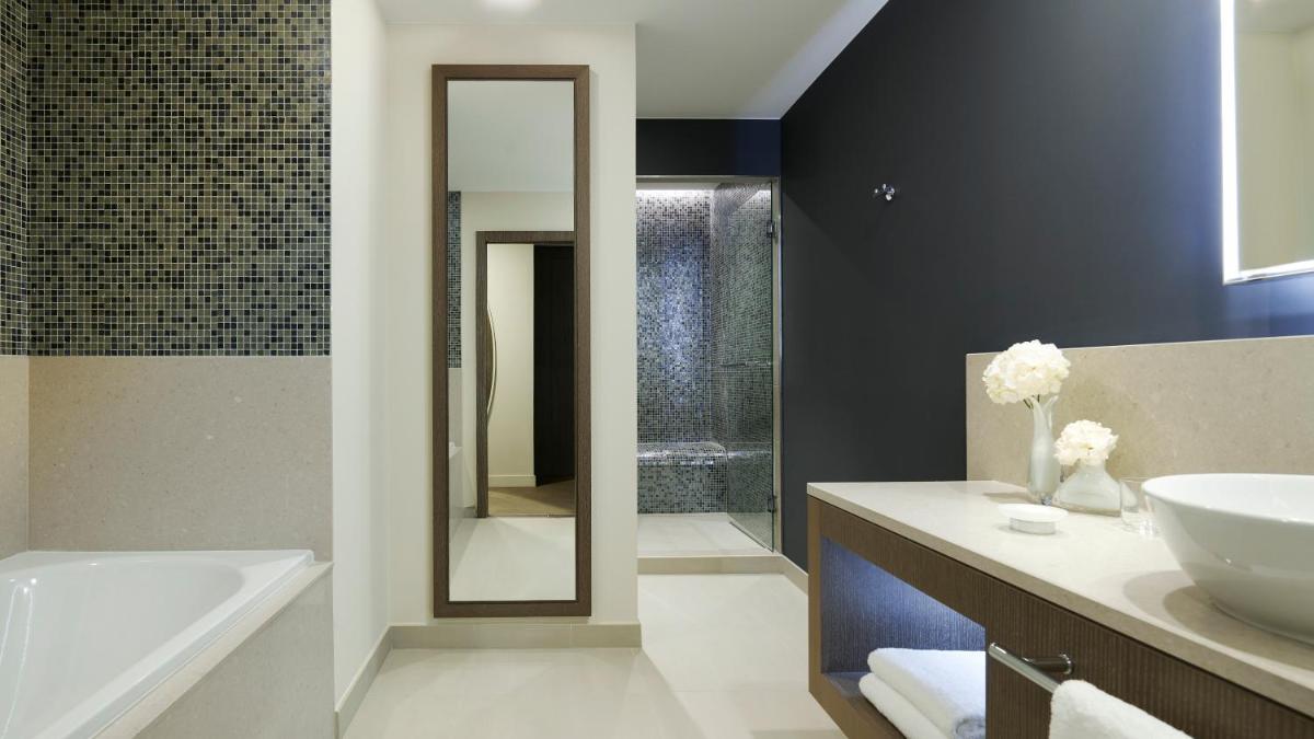 Salle de bains dans l'établissement InterContinental Lyon - Hotel Dieu by IHG