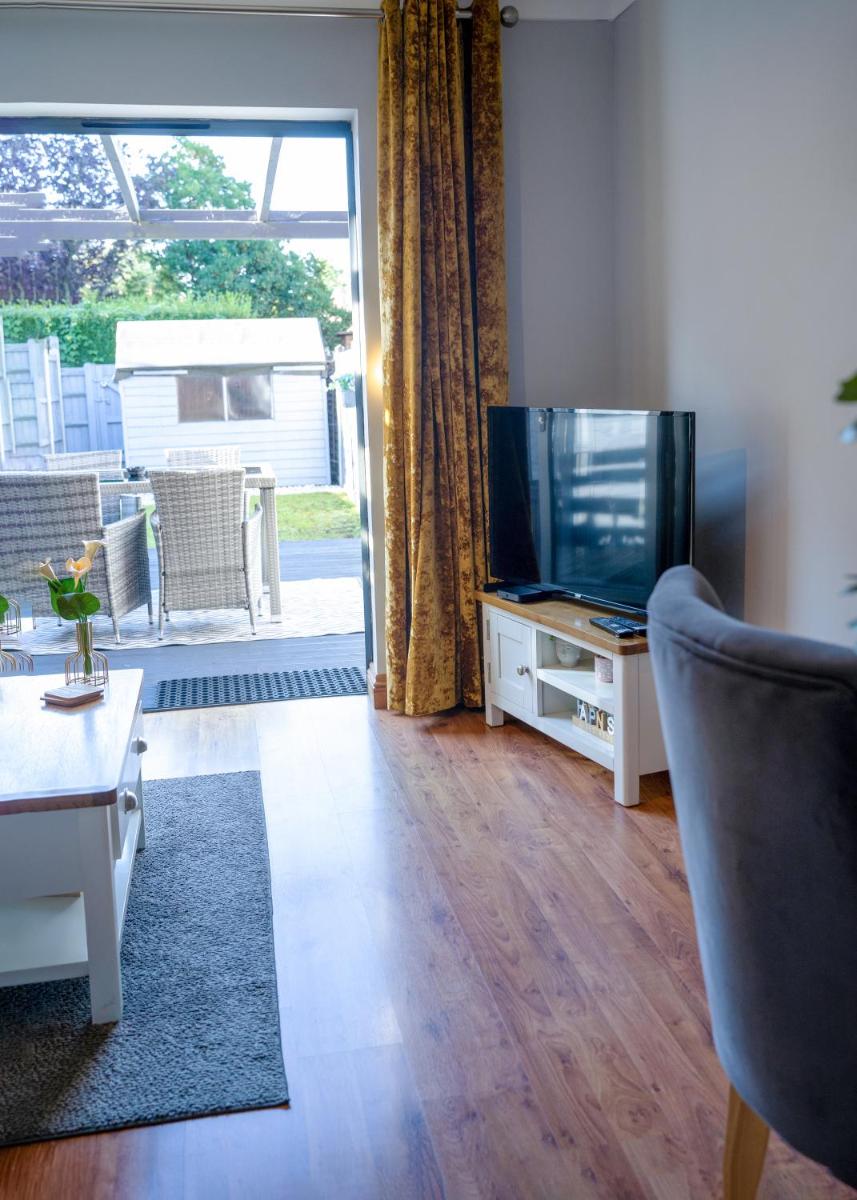 Country Style, 2 bedroom house, Parking and superb location - Hizvo