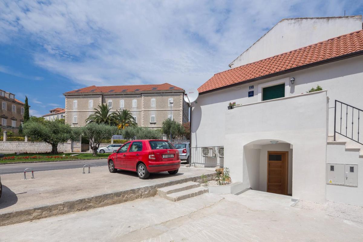 Bliss Apartments with free parking - Housity