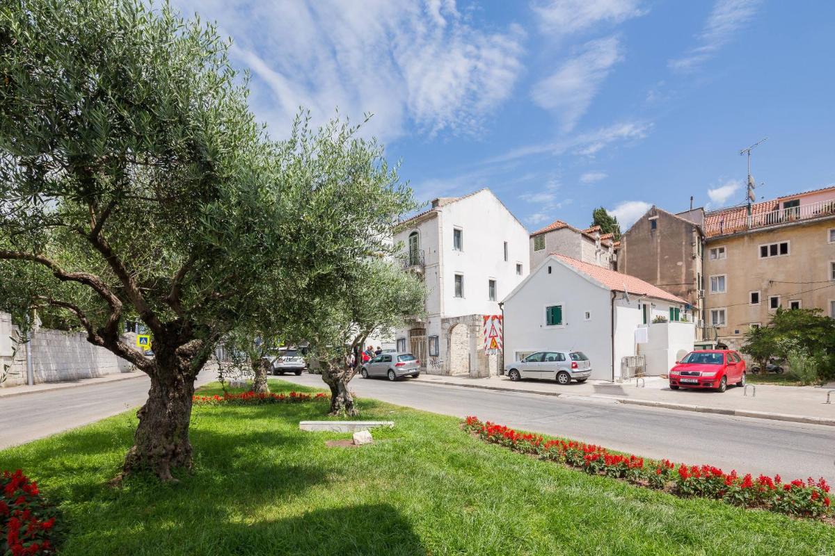 Bliss Apartments with free parking - Housity