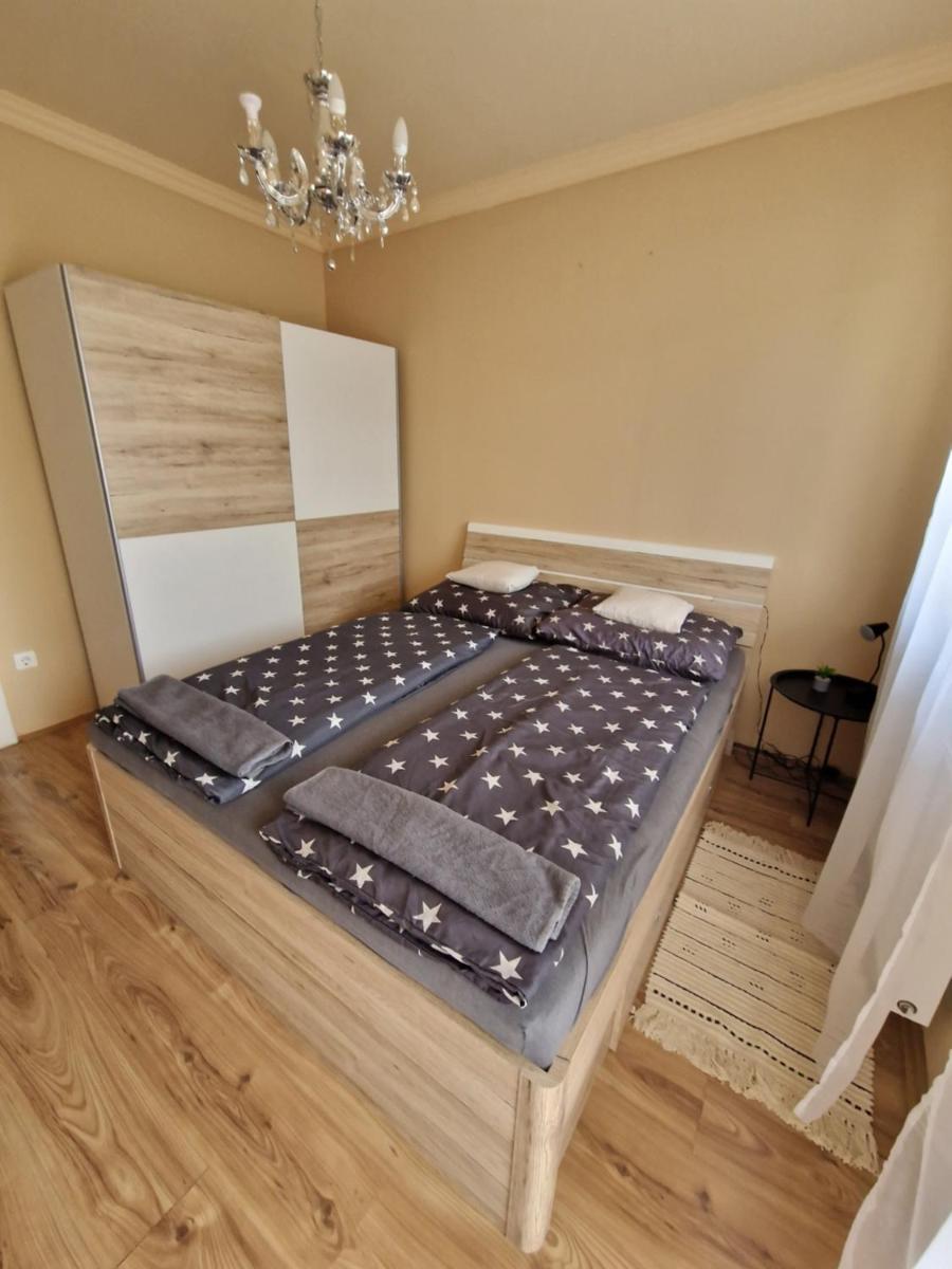 Krisi apartman - Housity