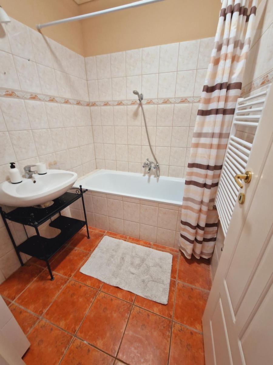 Krisi apartman - Housity