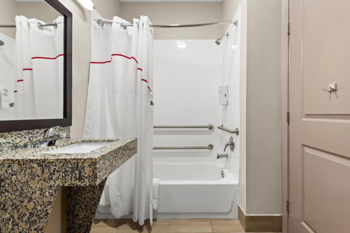 Red Roof Inn Baton Rouge - Housity