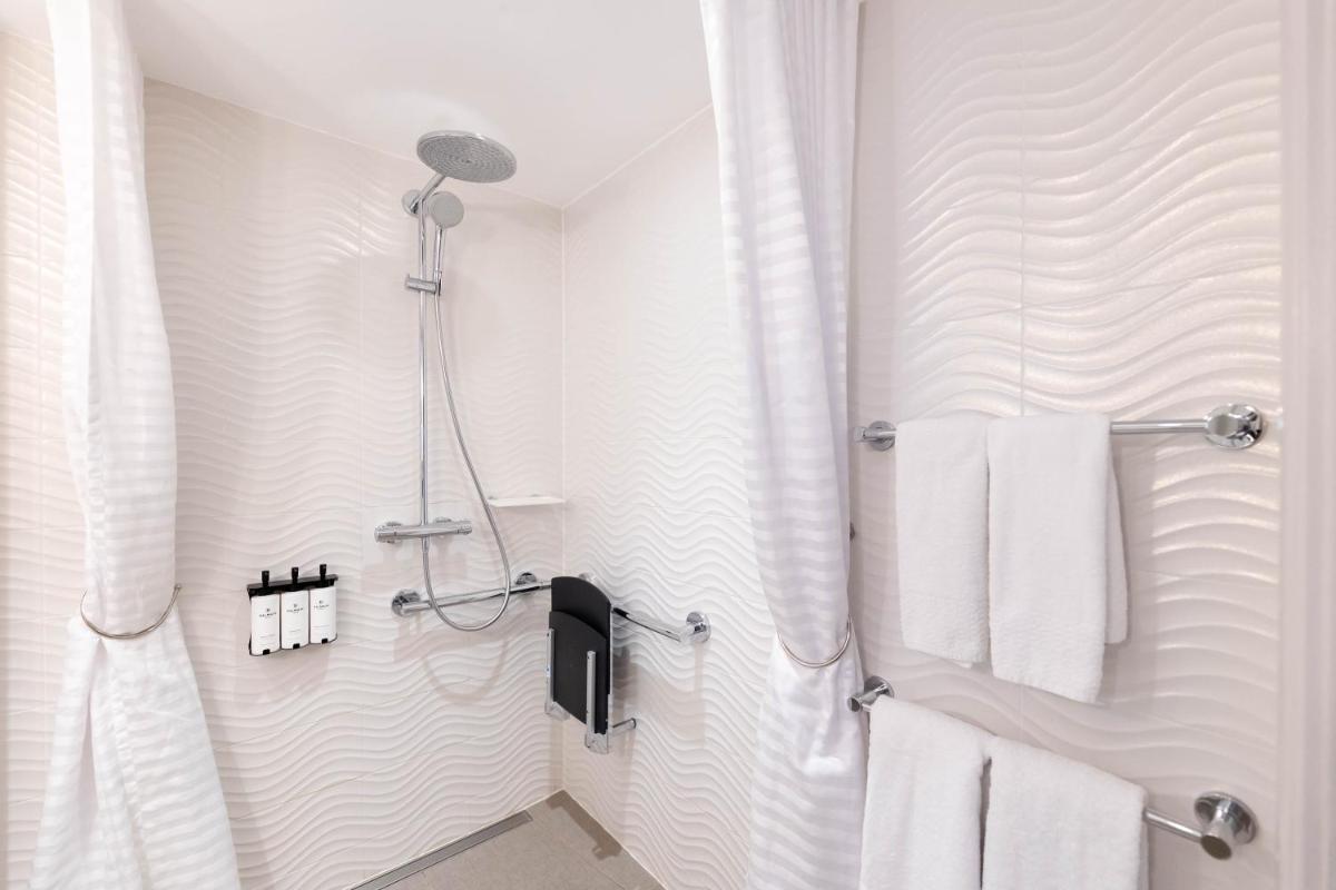 Salle de bains dans l'établissement Sofitel Strasbourg Grande Ile