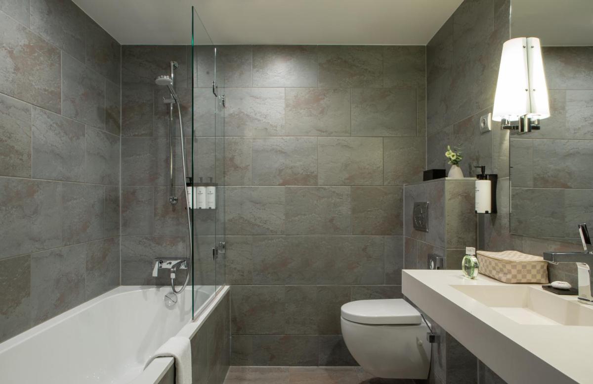 Salle de bains dans l'établissement Sofitel Strasbourg Grande Ile
