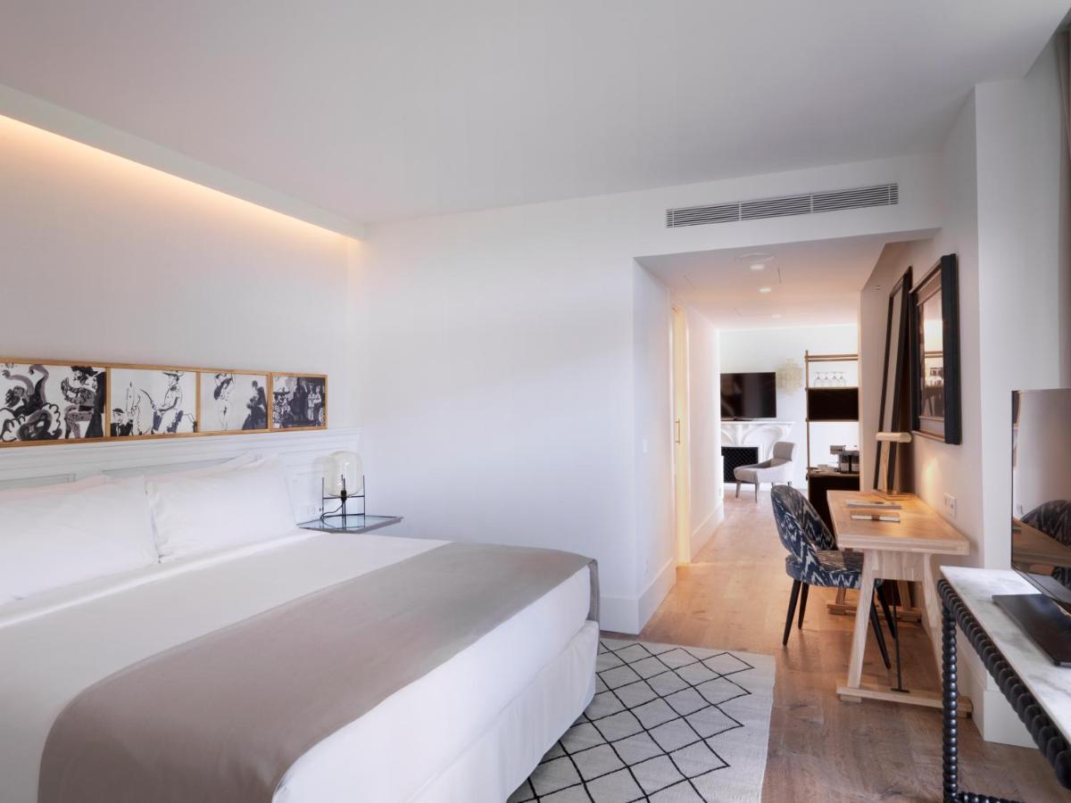 Cama o camas de una habitación en Hotel Camiral - The Leading Hotels of the World