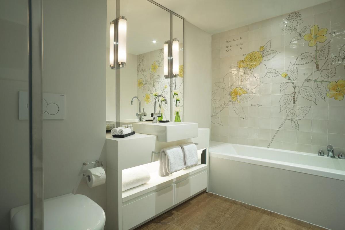 Un baño de Hotel Camiral - The Leading Hotels of the World