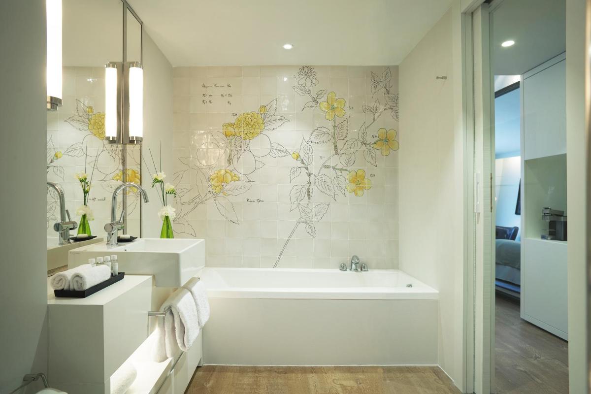 Un baño de Hotel Camiral - The Leading Hotels of the World
