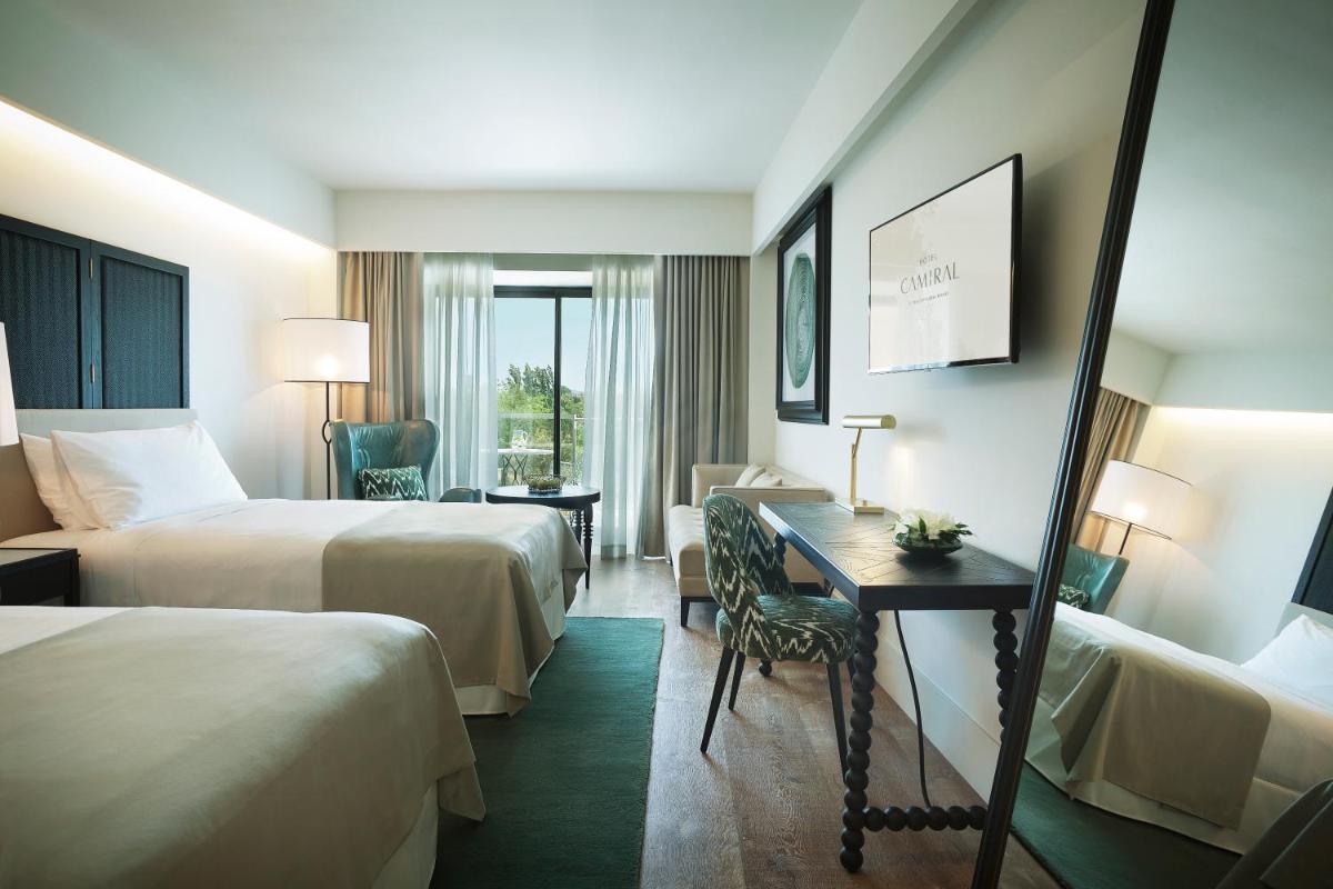 Cama o camas de una habitación en Hotel Camiral - The Leading Hotels of the World