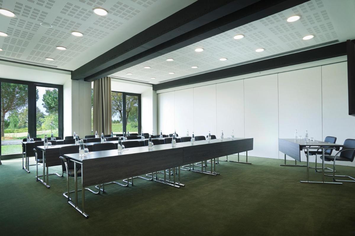 Zona business o sala de conferencias en Hotel Camiral - The Leading Hotels of the World