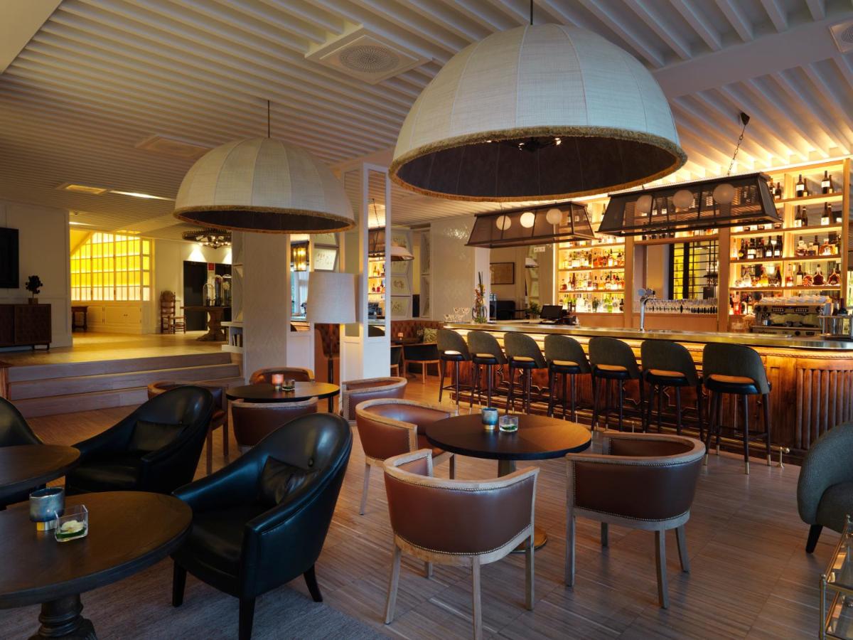 El salón o zona de bar de Hotel Camiral - The Leading Hotels of the World