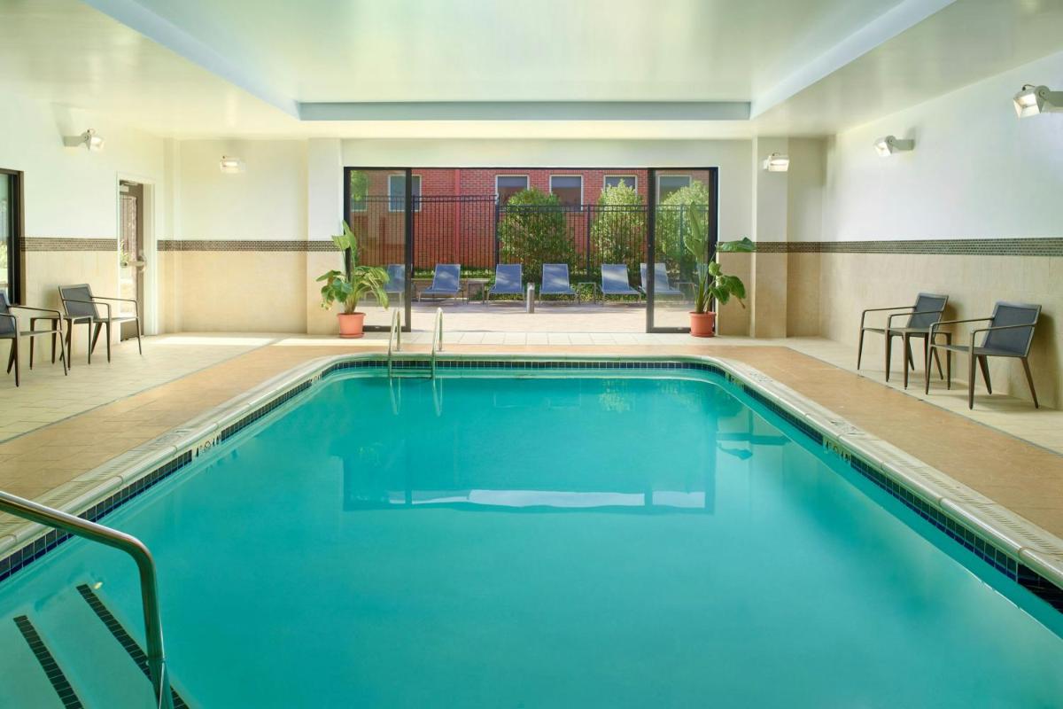 Courtyard by Marriott Carrollton - Housity